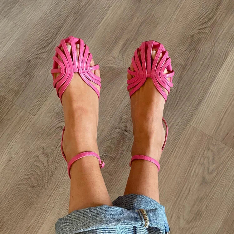 Katinka | Gullfargede sandaler med vifteformet stil